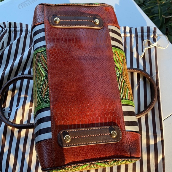 Henri Bendel NWT B&W Plus Barrel Woven Artdeco Bag - Picture 11 of 17